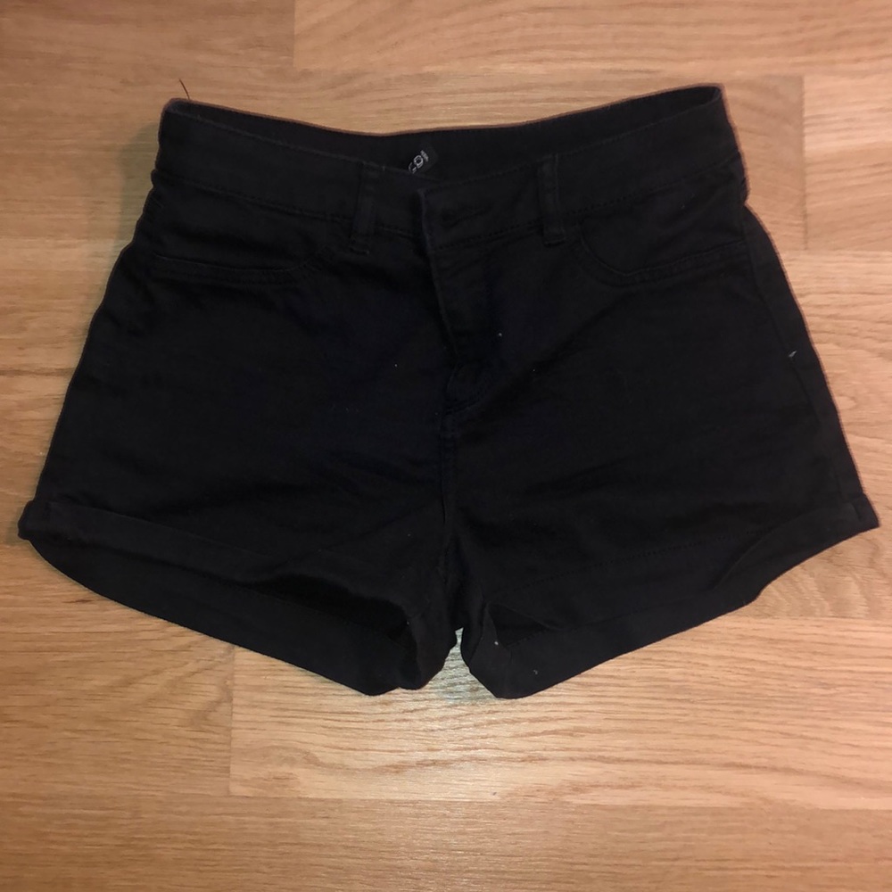 Solid black cuffed bottoms shorts